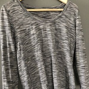 Lululemon long sleeved tee
